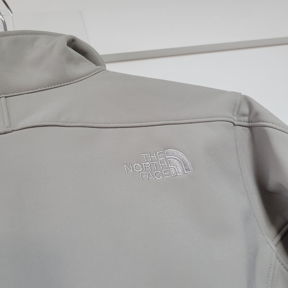 SOLD ---- NWOT The North Face Soft Shell Zip Up Jacket (S) - Picture 5 of 15
